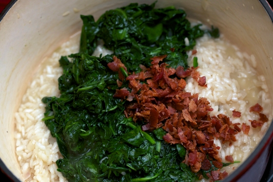 Spinach, gorgonzola and bacon risotto in the process of cooking
