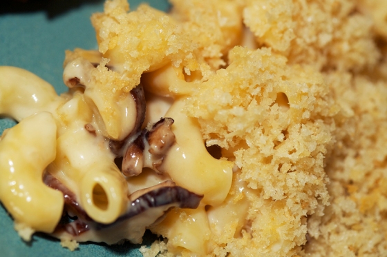 Shiitake, caramelized shallots and sage in smoked gouda cheese sauce with a panko topping